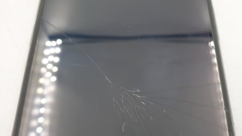 Grau D — vidro estalado